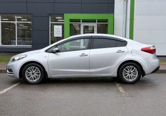 Подержанный автомобиль Kia Cerato Sedan 2013 года (8 фото)