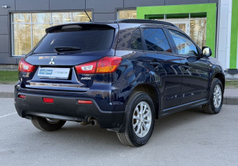 Подержанный автомобиль Mitsubishi ASX 2011 года (5 фото)
