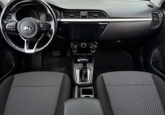 Подержанный автомобиль Kia Rio Sedan 2020 года (11 фото)