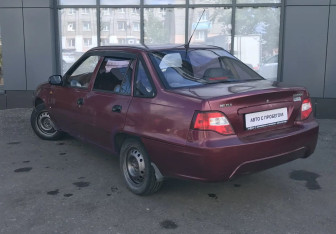 Подержанный автомобиль Daewoo Nexia Sedan 2009 года (8 фото)