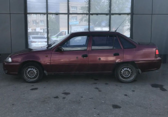 Подержанный автомобиль Daewoo Nexia Sedan 2009 года (5 фото)