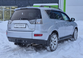Подержанный автомобиль Mitsubishi Outlander 2011 года (5 фото)