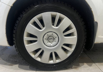 Подержанный автомобиль Opel Zafira Compactvan 2011 года (14 фото)