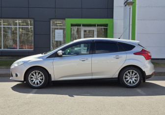 Подержанный автомобиль Ford Focus Hatchback 2011 года (8 фото)
