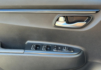 Подержанный автомобиль Kia Rio Hatchback 2017 года (16 фото)