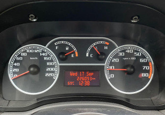 Подержанный автомобиль Fiat Albea 2011 года (12 фото)