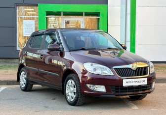 Подержанный автомобиль Skoda Fabia Hatchback 2011 года (3 фото)