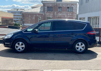 Подержанный автомобиль Ford S-MAX 2011 года (6 фото)