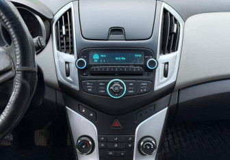 Подержанный автомобиль Chevrolet Cruze Hatchback 2013 года (13 фото)