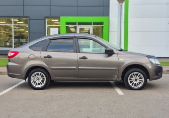 Подержанный автомобиль LADA (ВАЗ) Granta Liftback 2017 года (4 фото)