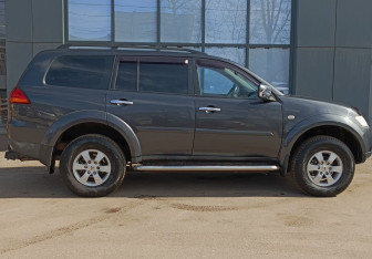 Подержанный автомобиль Mitsubishi Pajero Sport 2010 года (8 фото)