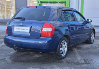 Подержанный автомобиль Kia Cerato Hatchback 2005 года (5 фото)