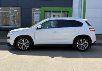 Подержанный автомобиль Peugeot 4008 2012 года (8 фото)
