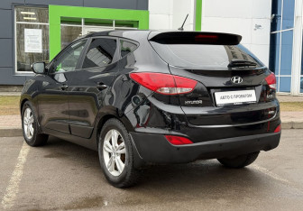 Подержанный автомобиль Hyundai ix35 2012 года (7 фото)