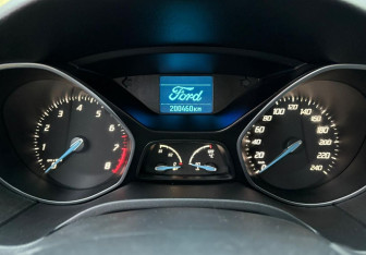 Подержанный автомобиль Ford Focus Hatchback 2012 года (13 фото)