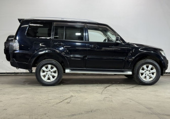 Подержанный автомобиль Mitsubishi Pajero 2011 года (4 фото)