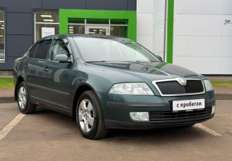 Подержанный автомобиль Skoda Octavia Liftback 2006 года (3 фото)