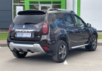 Подержанный автомобиль Renault Duster 2015 года (5 фото)