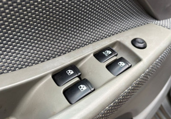 Подержанный автомобиль Chevrolet Lacetti Wagon 2012 года (14 фото)