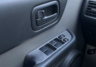 Подержанный автомобиль Nissan X-Trail 2006 года (16 фото)