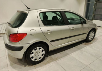 Подержанный автомобиль Peugeot 307 Hatchback 2007 года (4 фото)