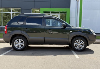 Подержанный автомобиль Hyundai Tucson 2008 года (4 фото)