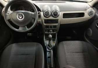 Подержанный автомобиль Renault Logan Sedan 2010 года (9 фото)