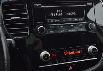 Подержанный автомобиль Mitsubishi Outlander 2022 года (13 фото)