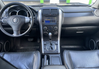 Подержанный автомобиль Suzuki Grand Vitara 2010 года (11 фото)