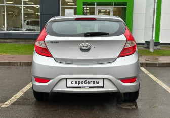 Подержанный автомобиль Hyundai Solaris Hatchback 2012 года (6 фото)