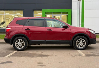 Подержанный автомобиль Nissan Qashqai+2 2012 года (4 фото)