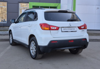 Подержанный автомобиль Mitsubishi ASX 2012 года (7 фото)
