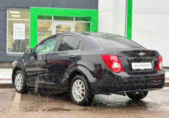Подержанный автомобиль Chevrolet Aveo Sedan 2013 года (7 фото)