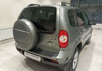 Подержанный автомобиль Chevrolet Niva 2019 года (10 фото)