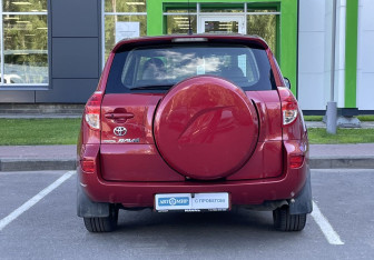 Подержанный автомобиль Toyota RAV4 2006 года (6 фото)
