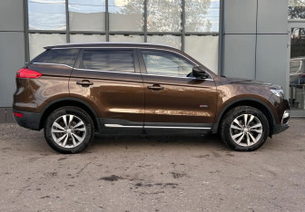 Подержанный автомобиль Geely Atlas 2019 года (4 фото)