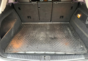 Подержанный автомобиль Volkswagen Touareg 2013 года (18 фото)