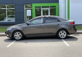 Подержанный автомобиль Kia Cerato Sedan 2010 года (8 фото)
