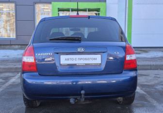 Подержанный автомобиль Kia Cerato Hatchback 2005 года (6 фото)