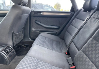 Подержанный автомобиль Audi A6 Sedan 2001 года (11 фото)