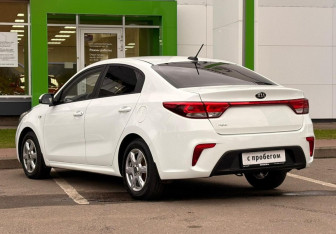 Подержанный автомобиль Kia Rio Sedan 2017 года (7 фото)