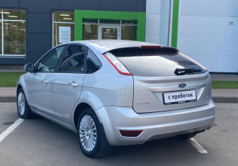 Подержанный автомобиль Ford Focus Hatchback 2010 года (7 фото)