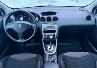 Подержанный автомобиль Peugeot 308 Hatchback 2012 года (9 фото)