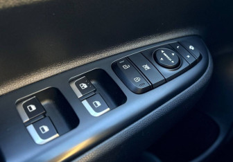 Подержанный автомобиль Kia Rio Hatchback 2020 года (17 фото)