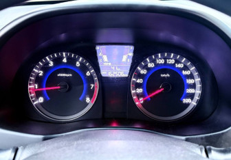 Подержанный автомобиль Hyundai Solaris Hatchback 2014 года (12 фото)