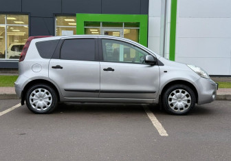 Подержанный автомобиль Nissan Note 2010 года (4 фото)