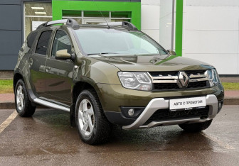 Подержанный автомобиль Renault Duster 2017 года (3 фото)