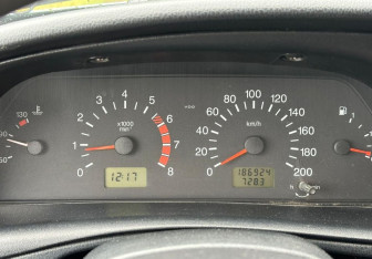 Подержанный автомобиль Chevrolet Niva 2012 года (12 фото)