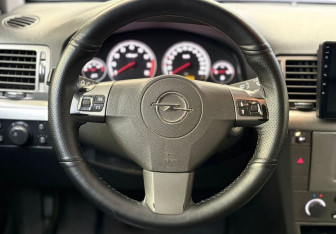 Подержанный автомобиль Opel Vectra Sedan 2008 года (12 фото)