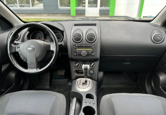 Подержанный автомобиль Nissan Qashqai 2010 года (9 фото)